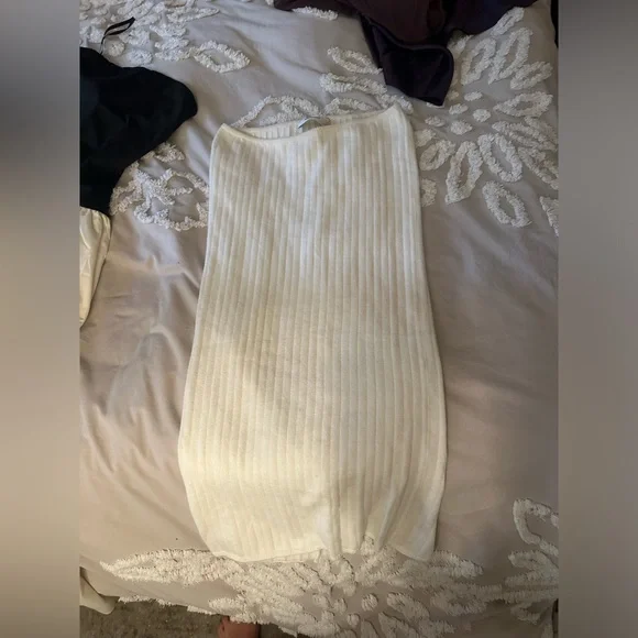 Danielle Giuzio knit skirt in a size medium - super comfortable - Picture 2 of 3